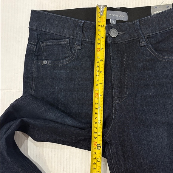 NWT WIT & WISDOM Ab-Solution High Rise Itty Bitty Bootcut Jeans Size 2P - Picture 8 of 17